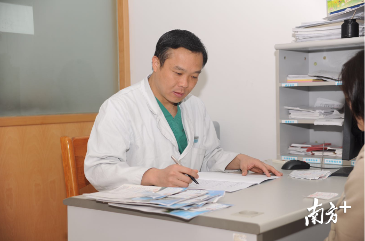 探访佛山试管婴儿技术第一人，他曾操刀多项“首例”试管技术