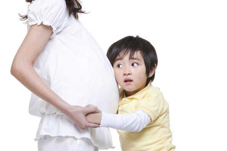 高龄产妇二胎催热“试管婴儿” 女性45岁后成功率不足5%