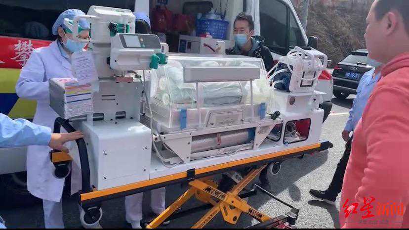 试管婴儿早产，肺部现不明包块呼吸困难！两地医院千里接力转运成都