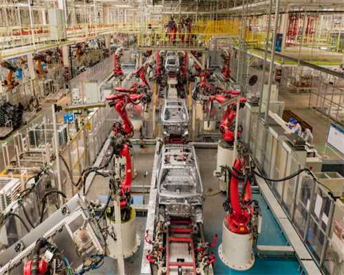 宝宝是个乖乖妈妈怀孕整3个月了，竟然没有任何孕吐反应，妈妈顺利渡过了前期最重要的胚胎期，马上开始进